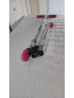 Razor A Kick Scooter for Kids Folding Aluminum Frame Pink
